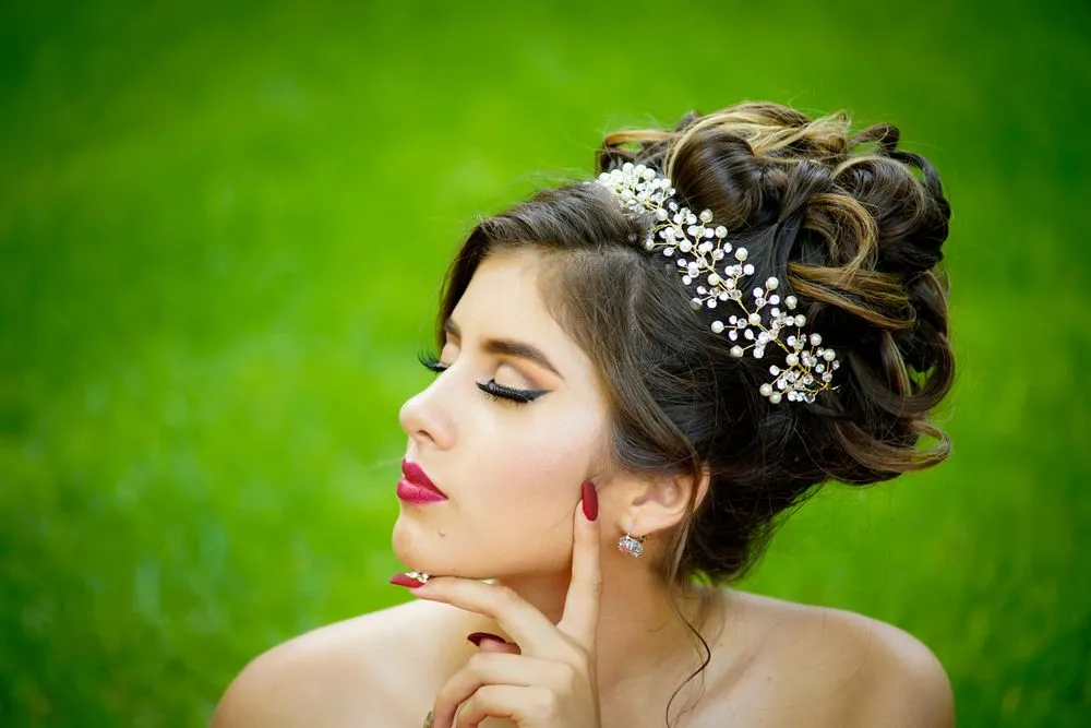 Ylellinen morsius-tiara